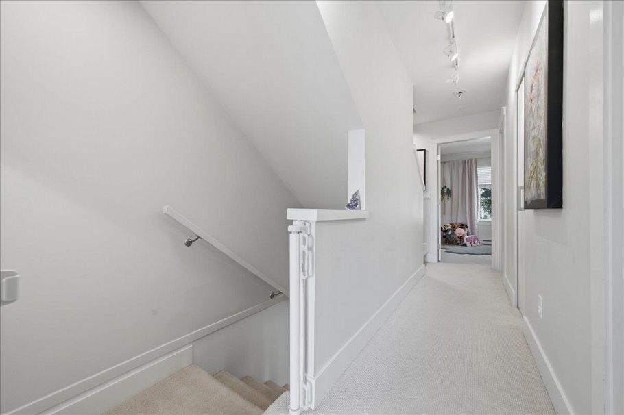 5743 St George Street Vancouver, BC - 29