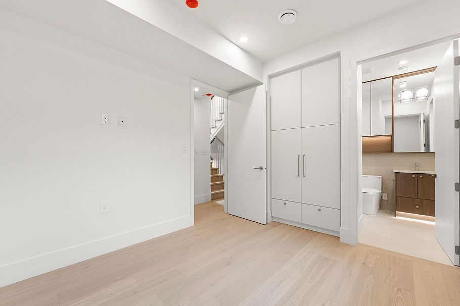 1 2735 Eton Street Vancouver, BC - 27
