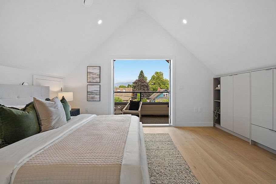 2 2211 William Street Vancouver, BC - 25