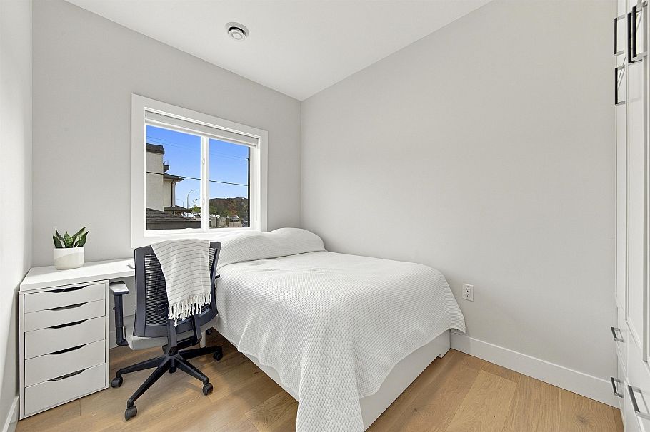 2178 Renfrew Street Vancouver, BC - 20