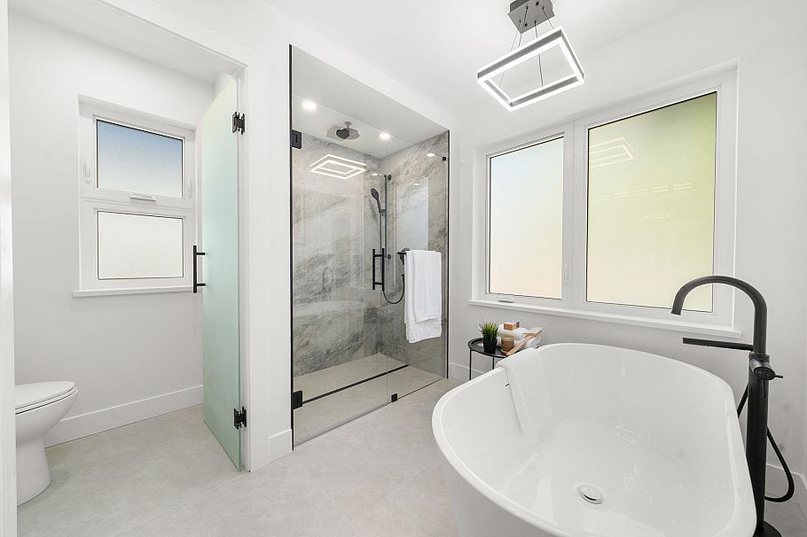 1350 Ross Road North Vancouver, BC - 24