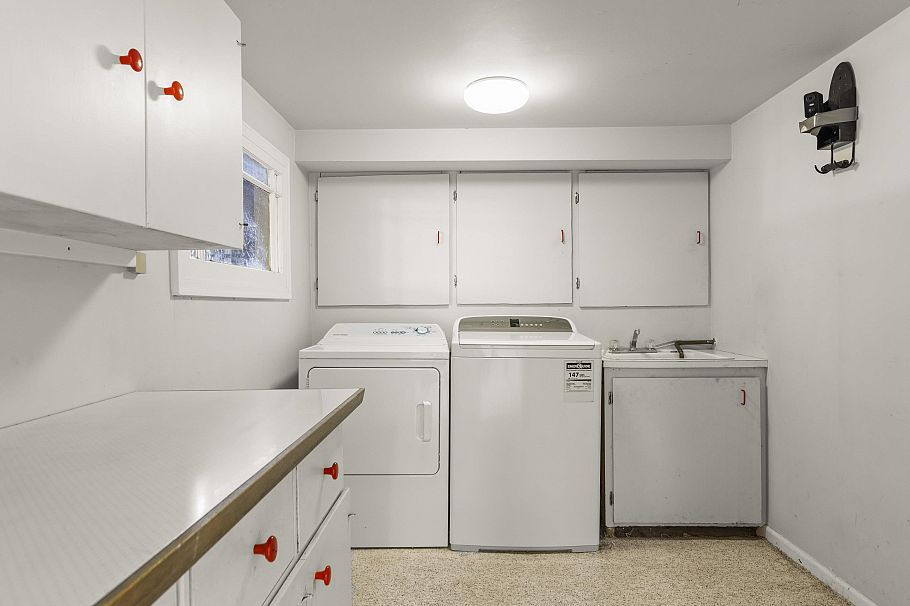 3989 W 19th Avenue Vancouver, BC - 19