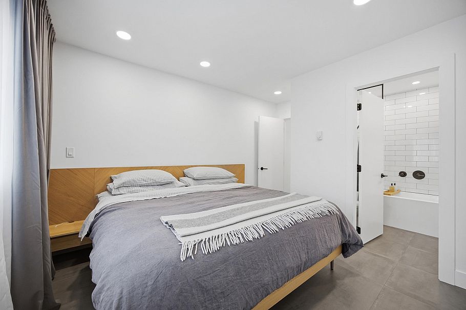 3321 Mountain Highway North Vancouver, BC - 21