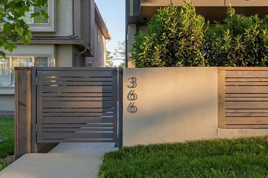 366 E 23rd Avenue Vancouver, BC - 3