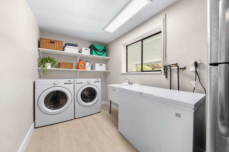 2763 Violet Street North Vancouver, BC - 30