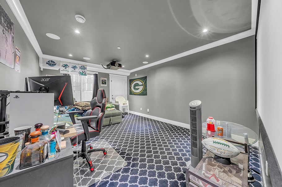 768 E 58th Avenue Vancouver, BC - 32