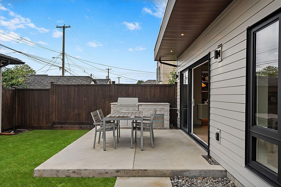 2 2211 William Street Vancouver, BC - 31