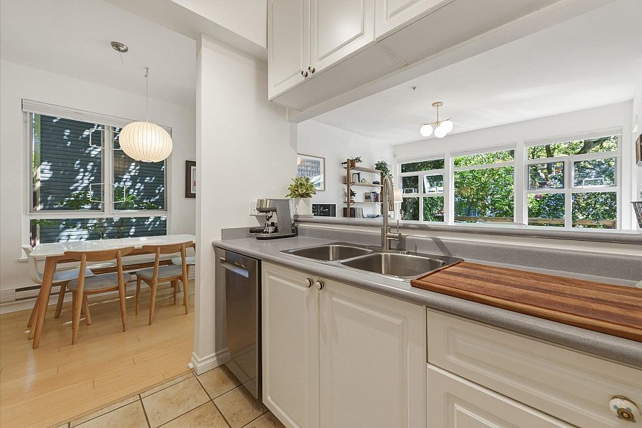 1073 E Pender Street Vancouver, BC - 12
