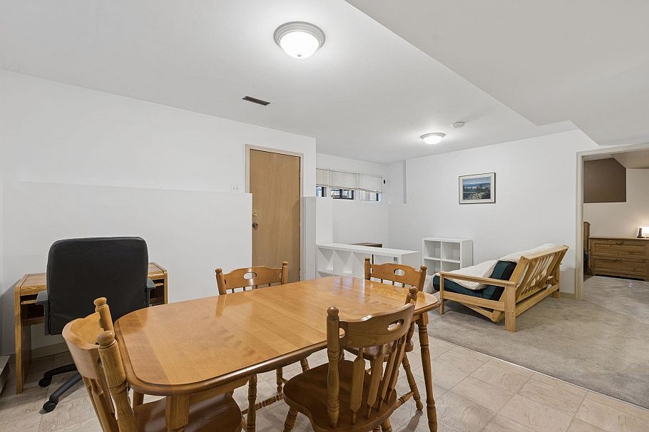 2102 Kirkstone Place North Vancouver, BC - 27