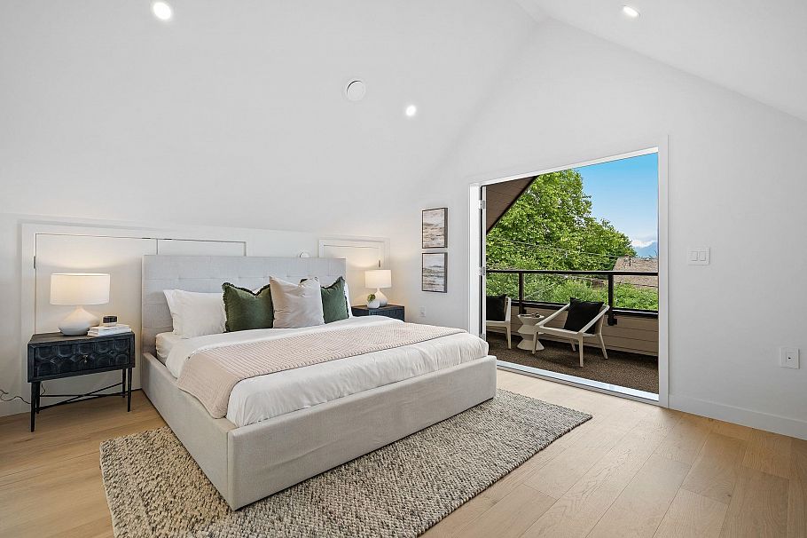 2 2211 William Street Vancouver, BC - 24