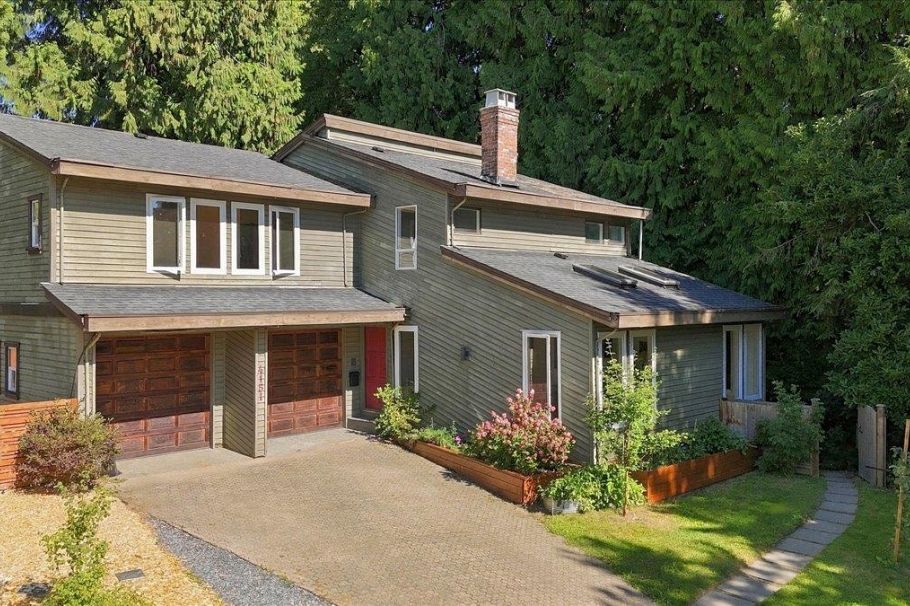 4151 Fircrest Place North Vancouver, BC - 2