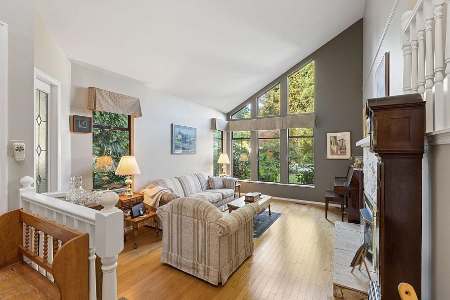 2102 Kirkstone Place North Vancouver, BC - 3