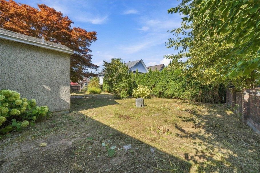 2219 E 25th Avenue Vancouver, BC - 18