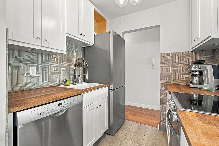 304 1611 E 3rd Avenue Vancouver, BC - 9