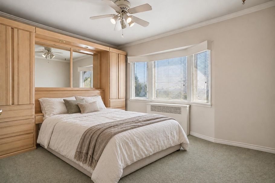 657 E Keith Road North Vancouver, BC - 16