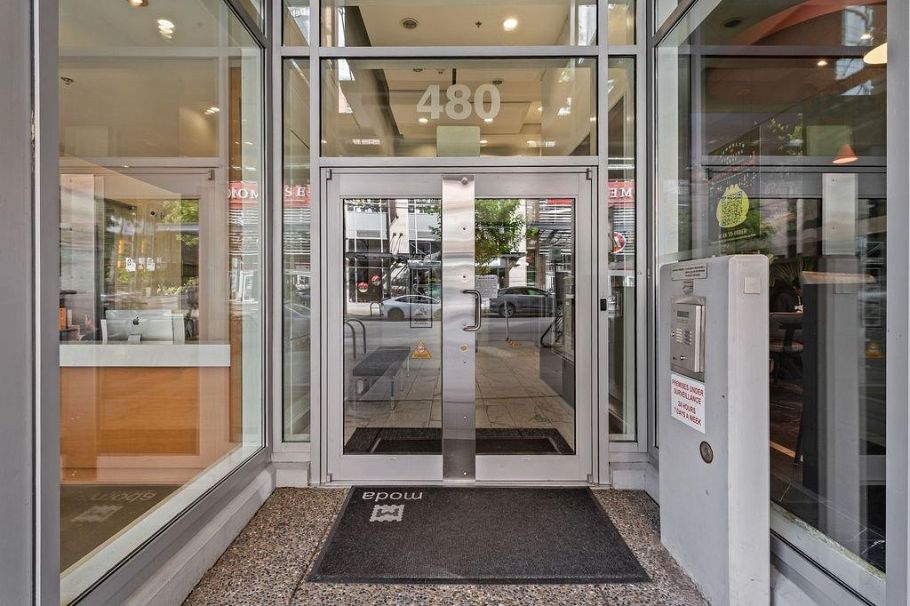 607 480 Robson Street Vancouver, BC - 2