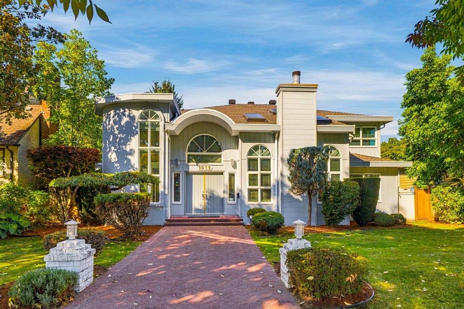 1039 W 29th Avenue Vancouver, BC - 1
