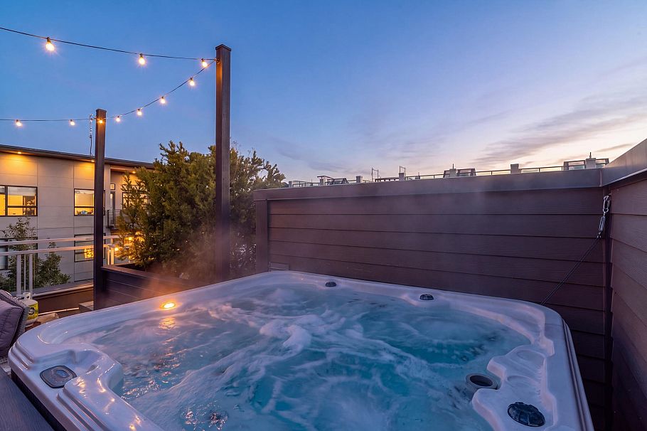 234 735 W 15th Street North Vancouver, BC - 26