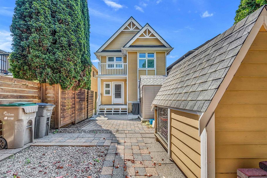 517 Atlantic Street Vancouver, BC - 23