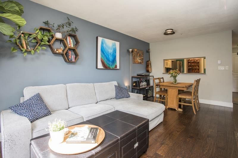 211 8460 Jellicoe Street Vancouver, BC - 5