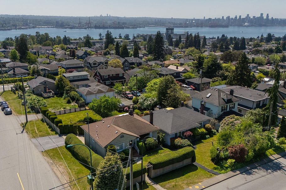 657 E Keith Road North Vancouver, BC - 31