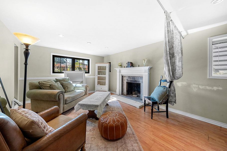 626 E 13th Street North Vancouver, BC - 28