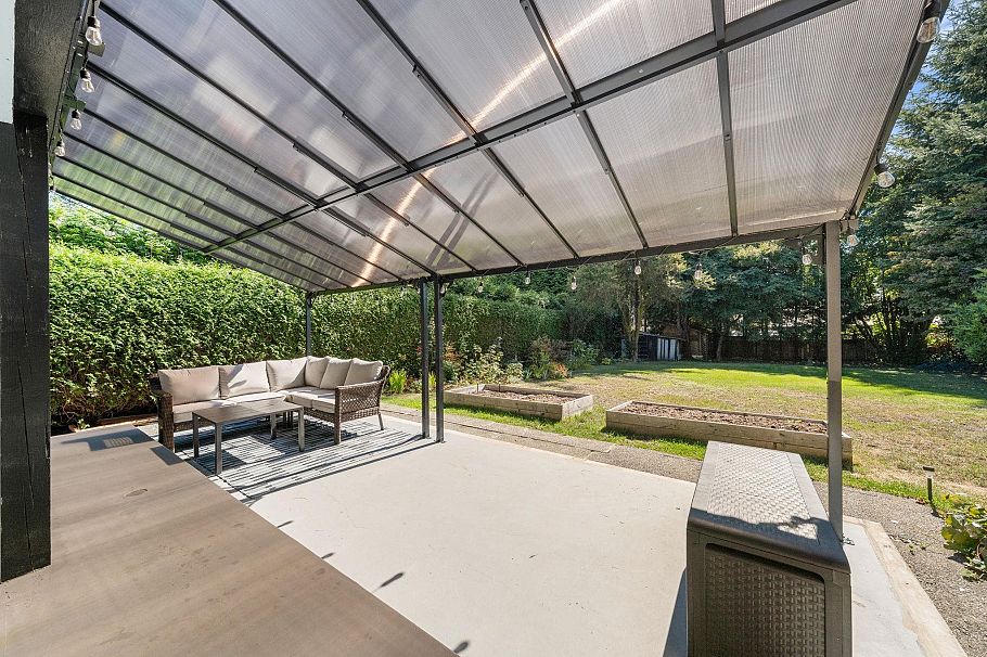 2763 Violet Street North Vancouver, BC - 35