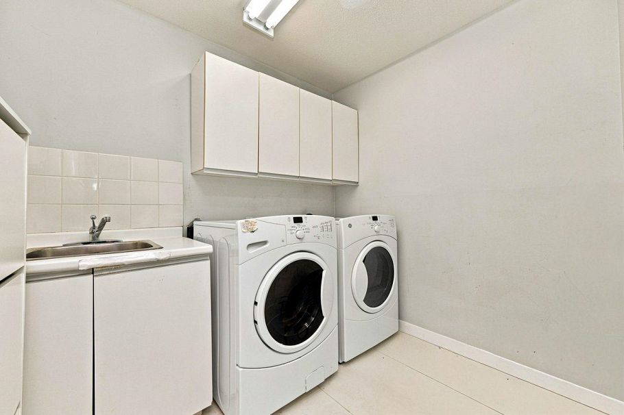 1039 W 29th Avenue Vancouver, BC - 32