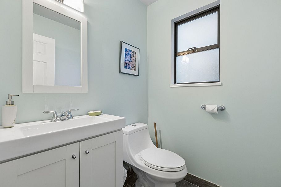 2102 Kirkstone Place North Vancouver, BC - 32