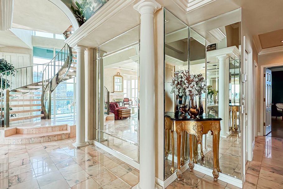 17 1861 Beach Avenue Vancouver, BC - 1