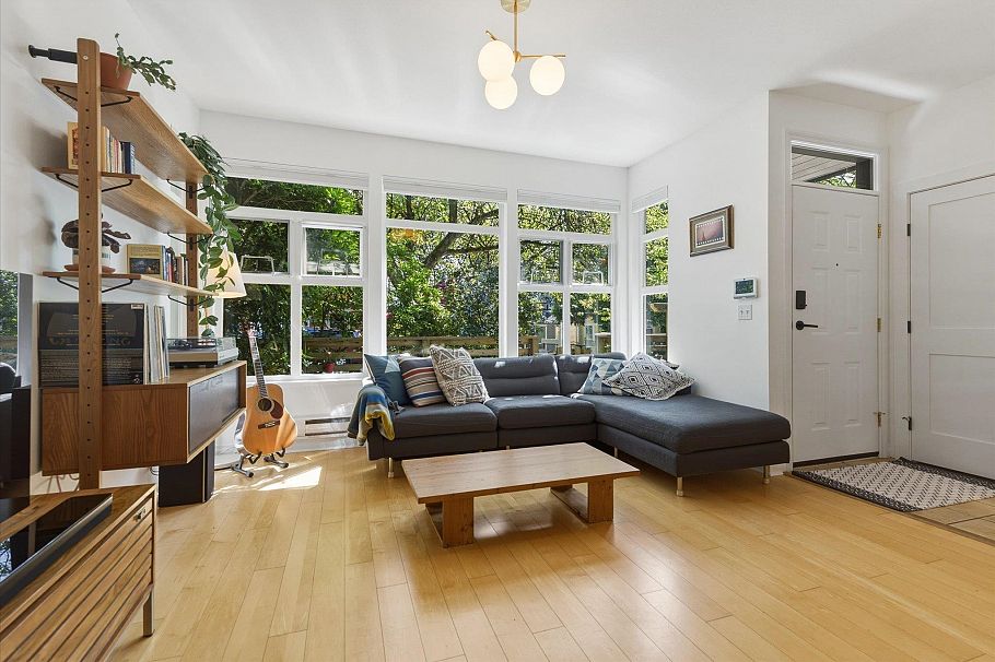 1073 E Pender Street Vancouver, BC - 2
