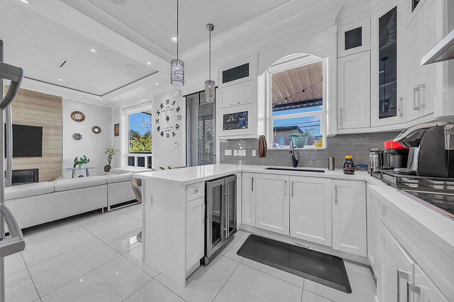 768 E 58th Avenue Vancouver, BC - 16