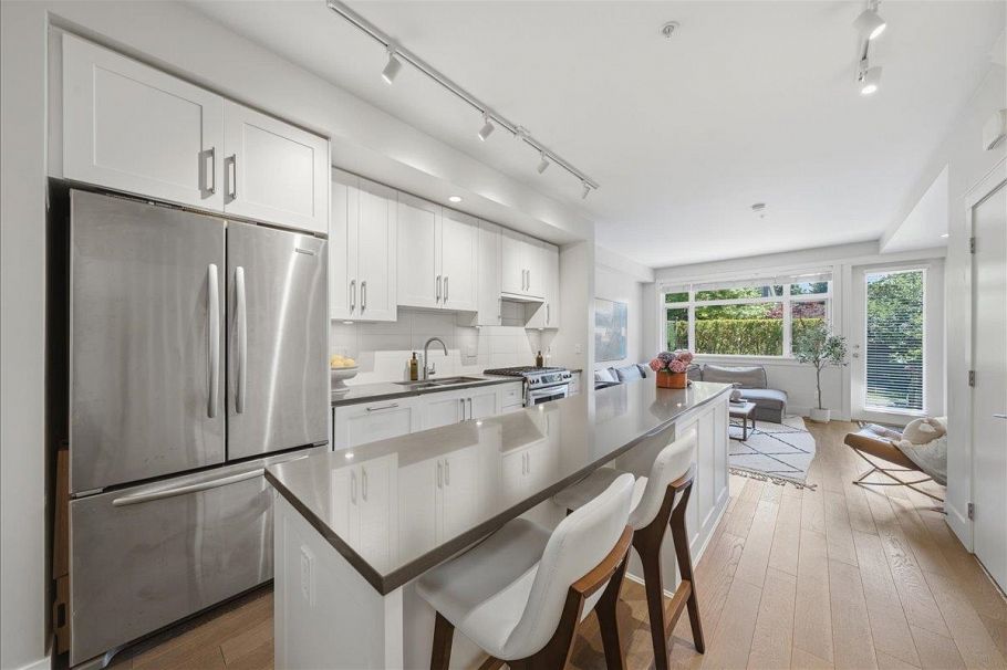 5743 St George Street Vancouver, BC - 7