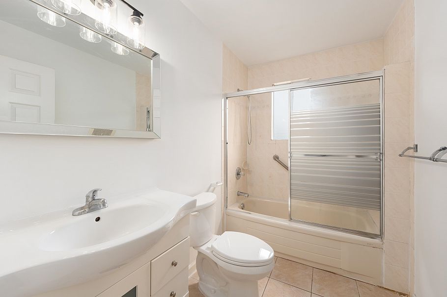1038 E 51st Avenue Vancouver, BC - 13