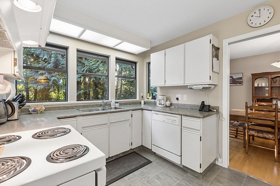 2102 Kirkstone Place North Vancouver, BC - 9