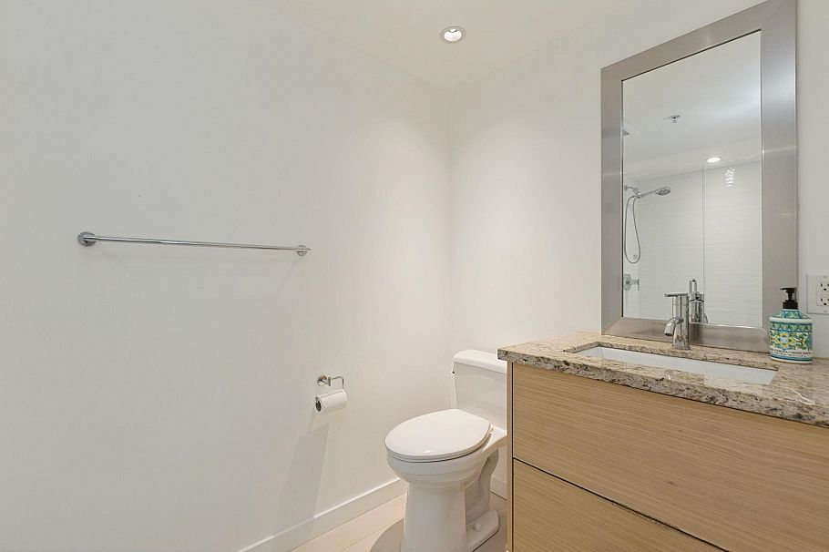 204 2832 Capilano Road North Vancouver, BC - 22