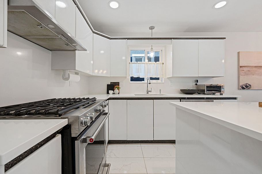 1154 Harold Road North Vancouver, BC - 9