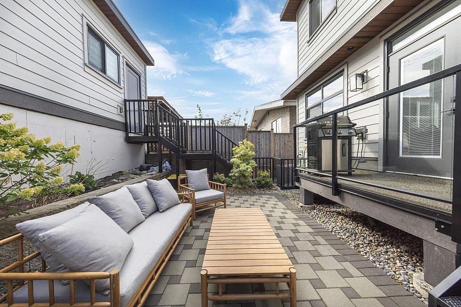 2178 Renfrew Street Vancouver, BC - 25