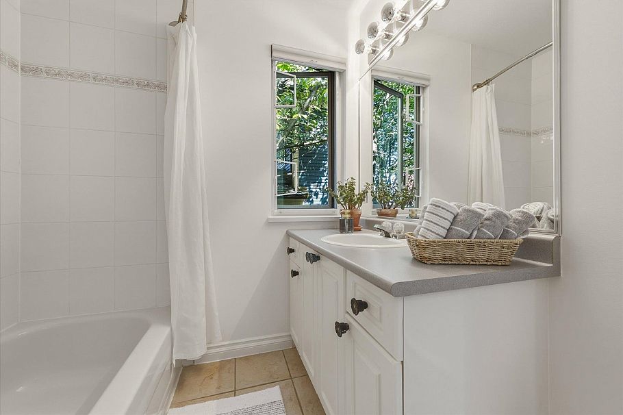1073 E Pender Street Vancouver, BC - 28