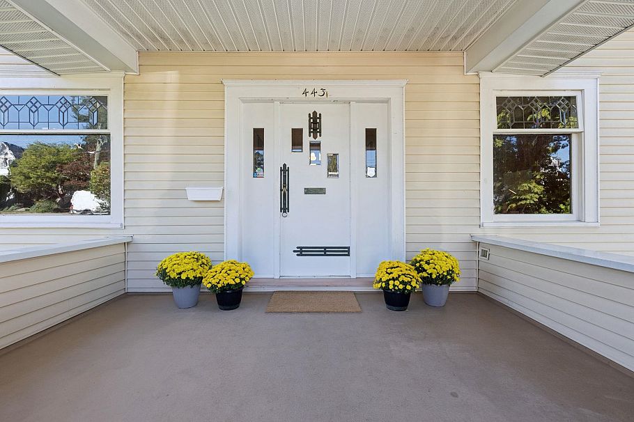 443 E 7th Street North Vancouver, BC - 2