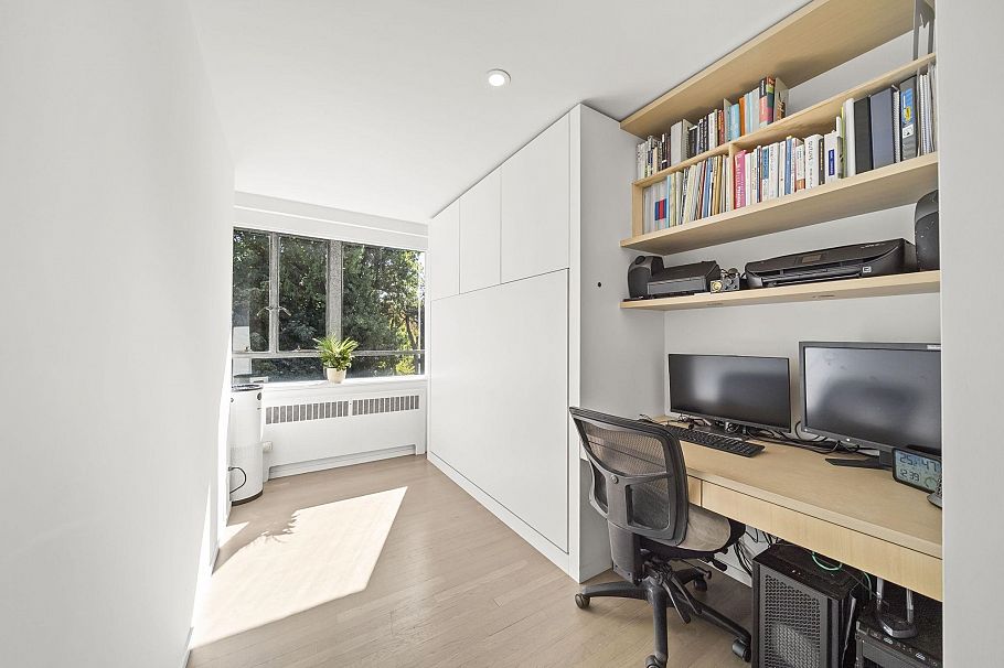 817 1445 Marpole Avenue Vancouver, BC - 25