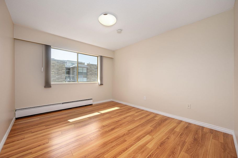 302 1345 Chesterfield Avenue North Vancouver, BC - 16