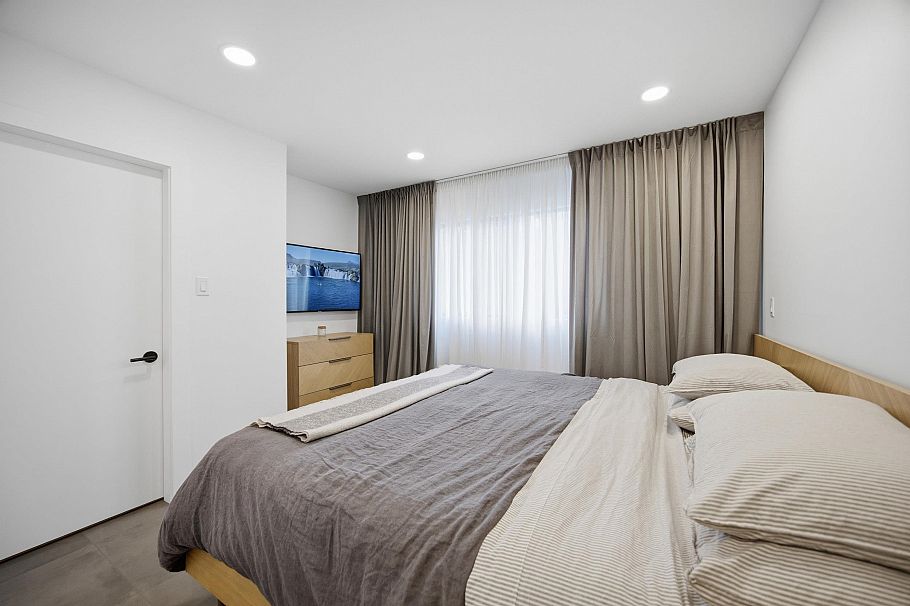3321 Mountain Highway North Vancouver, BC - 20