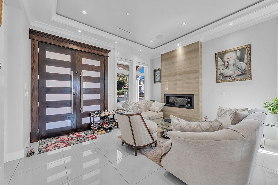 768 E 58th Avenue Vancouver, BC - 4
