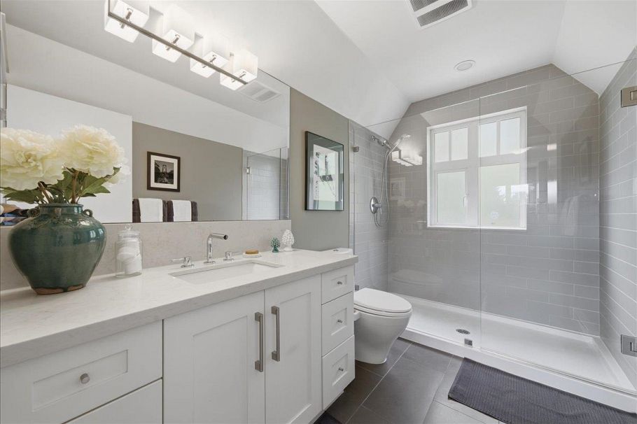 5743 St George Street Vancouver, BC - 26