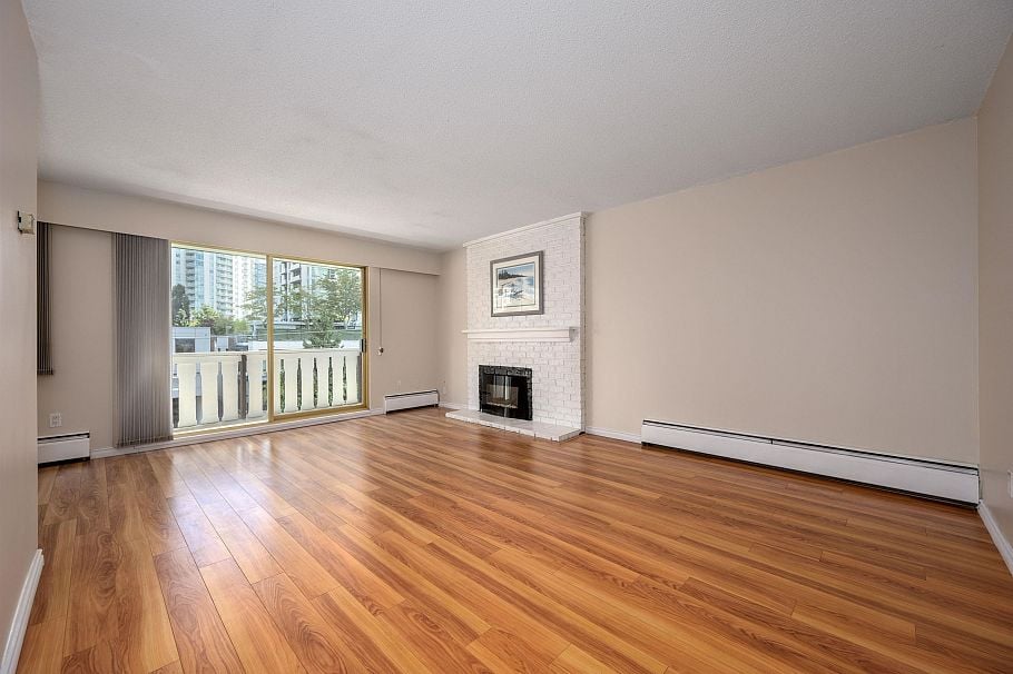 302 1345 Chesterfield Avenue North Vancouver, BC - 2