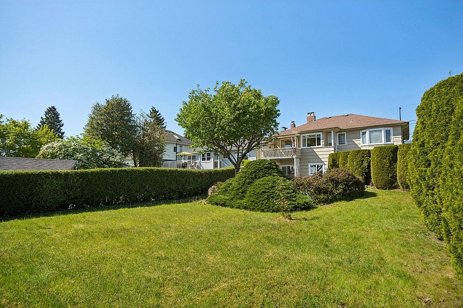 657 E Keith Road North Vancouver, BC - 2