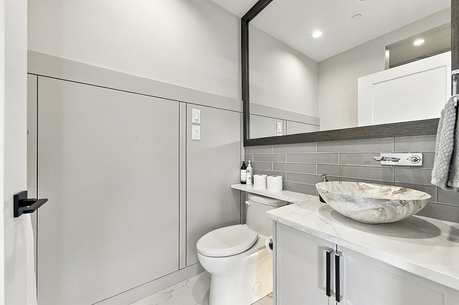 2178 Renfrew Street Vancouver, BC - 14