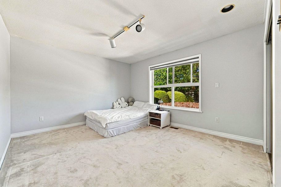 1039 W 29th Avenue Vancouver, BC - 26