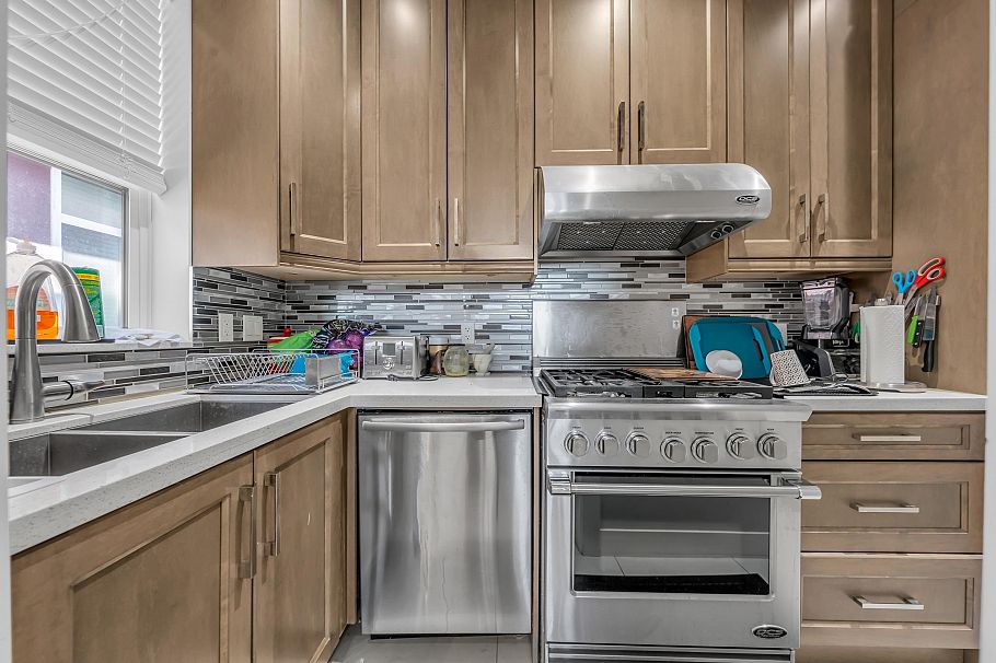 768 E 58th Avenue Vancouver, BC - 18